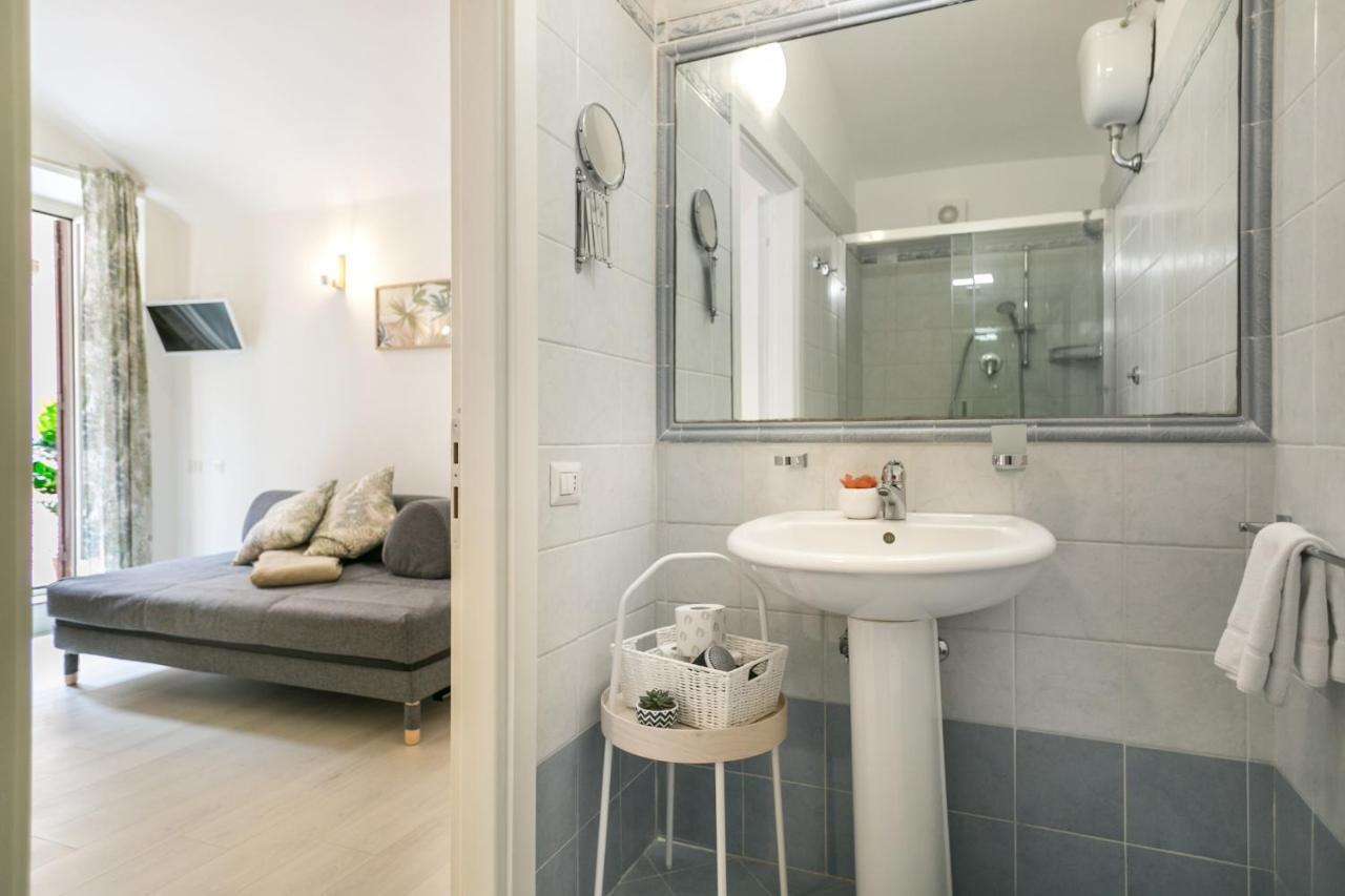 White Candia Guesthouse Рим Экстерьер фото
